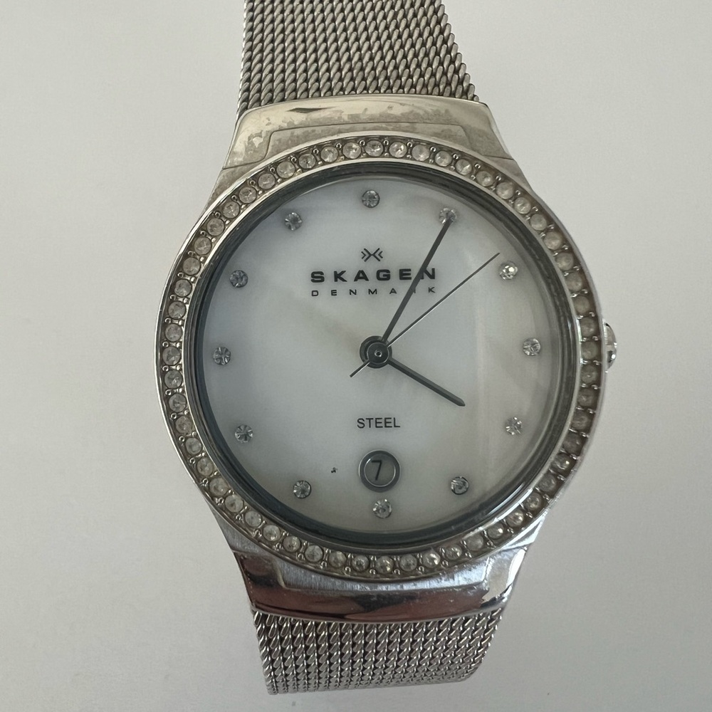 Skagen watch Round,stainless steel, Swarovski crystals mesh water resistant - Picture 13 of 16